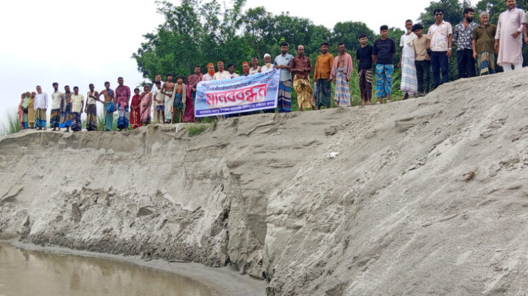 20260625-ফরিদপুরে-আড়িয়াল-খাঁ-নদে-বিএনপি-নেতার-ড্রেজার,-তীব্র-ভাঙন-আতঙ্কে-এলাকাবাসী