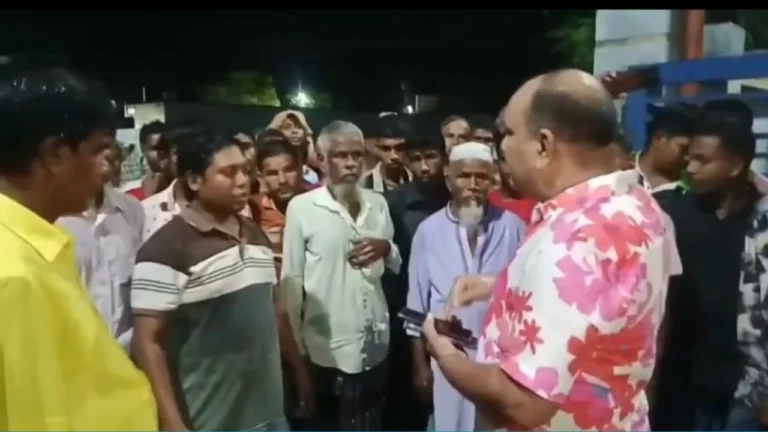 20260704-ছাত্রদল-নেতার-নেতৃত্বে-থানা-ঘেরাও,-আটক-যুবলীগ-নেতাকে-ছেড়ে-দিল-পুলিশ