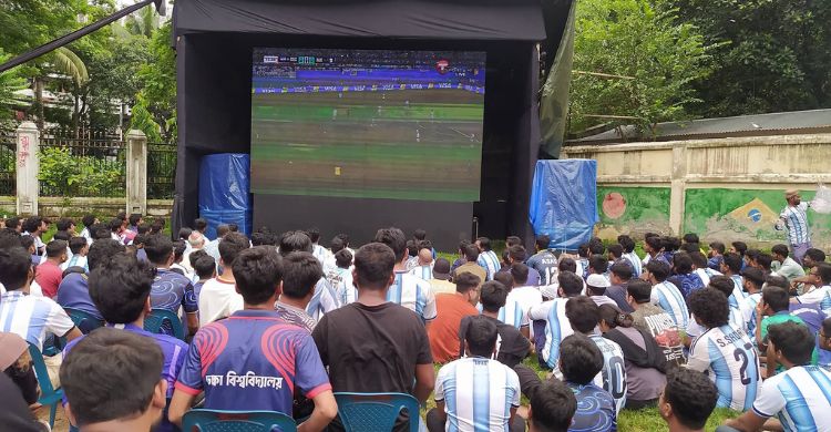 20260704-ভাড়া-না-দিয়ে-বিশ্বকাপ-দেখাচ্ছে-প্রাইভেট-প্রতিষ্ঠান,-সহযোগিতায়-ঢাবি-ছাত্রদল