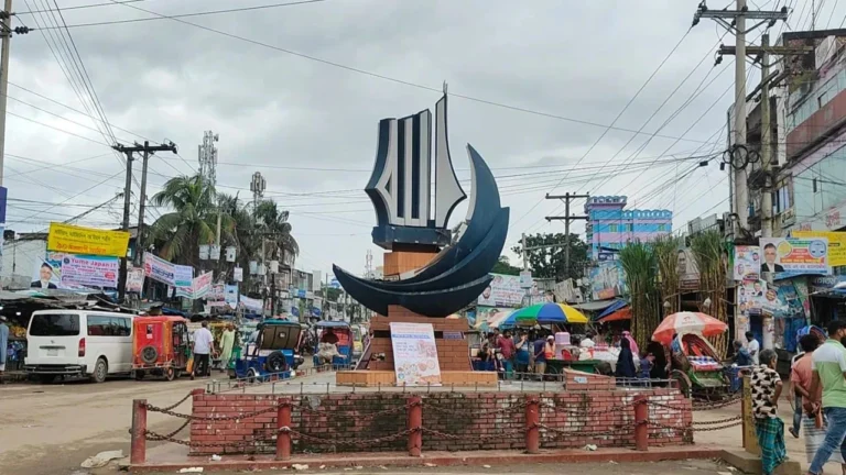 20260725-বালু-নিয়ে-বিএনপির-দুই-গ্রুপের-ককটেল-বিস্ফোরণ,-গুলিতে-আহত-৩