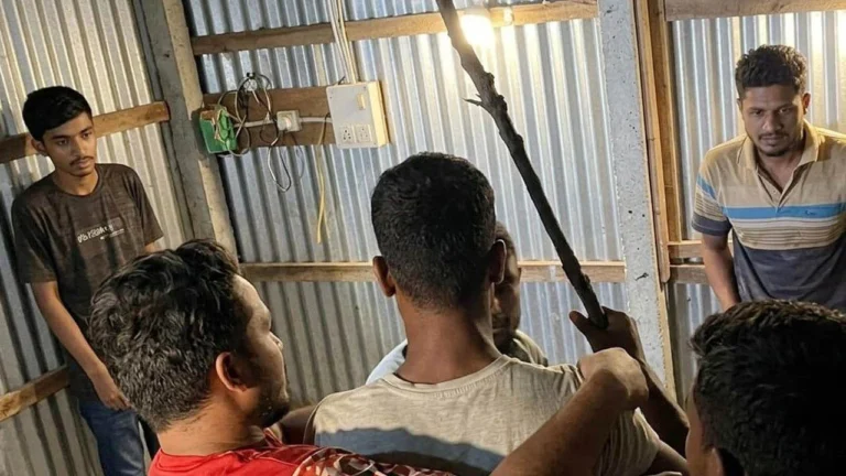 20260808-ছাত্রদলের-দুই-নেতাকে-ইয়াবাসহ-আটক,-গণধোলাইয়ের-পর-পুলিশে-সোপর্দ