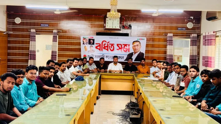 20260812-ফেনী-কলেজের-শিক্ষক-মিলনায়তনে-ছাত্রদলের-সভা,-সমালোচনার-ঝড়
