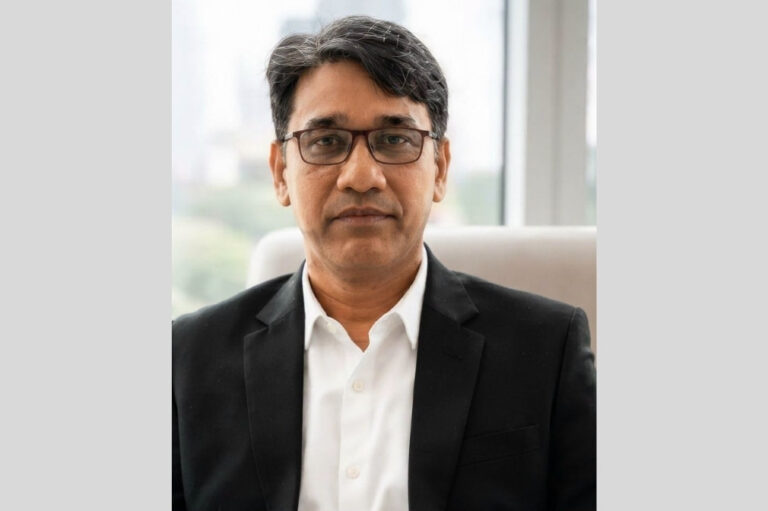 20260815-ঝালকাঠিতে-বাসযাত্রীদের-ব্যাগকাটার-অভিযোগে-বিএনপি-নেতা-আটক