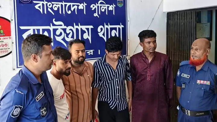 20260919-মাছ-ব্যবসায়ীর-কাছে-চাঁদাবাজি,-বিএনপি-নেতাসহ-গ্রেপ্তার-৪