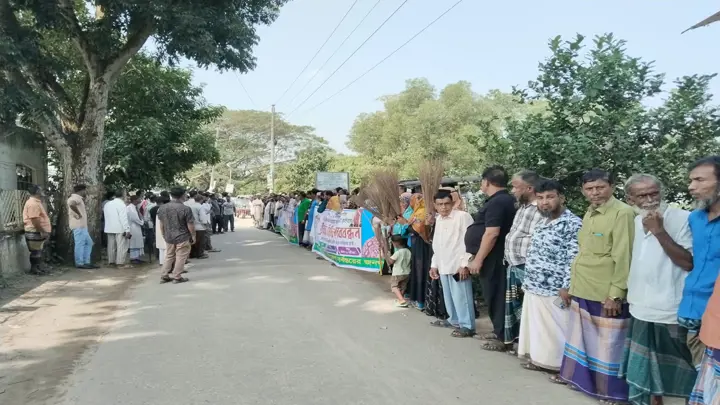 20261011-মুক্তিযোদ্ধাকে-লাঞ্ছিত,-বিএনপি-নেতাকে-বহিষ্কারের-দাবিতে-মানববন্ধন